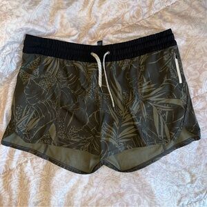 Vuori shorts size xl. In excellent condition. $35 OBO